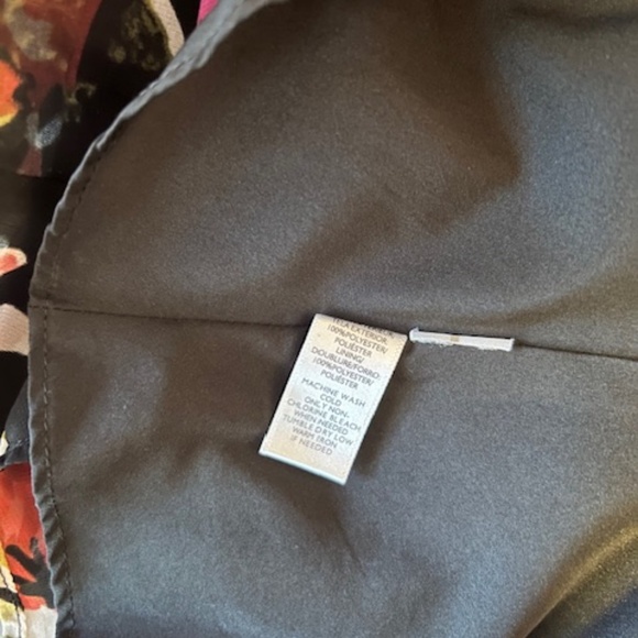 Loft -Red and Black Floral dress- Size 6 petite - Picture 6 of 7